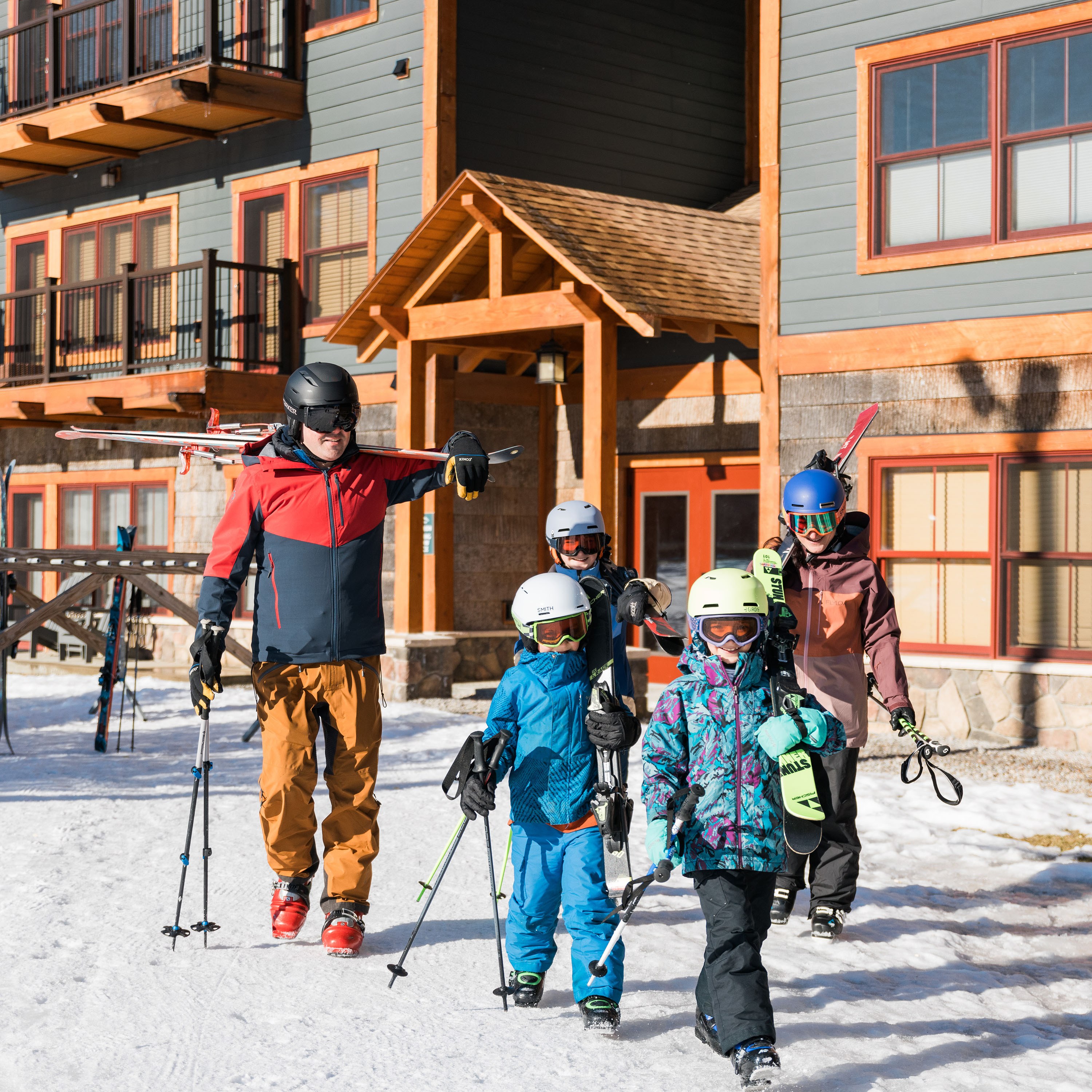 Family with Skis walking from Kearsarge Brook building